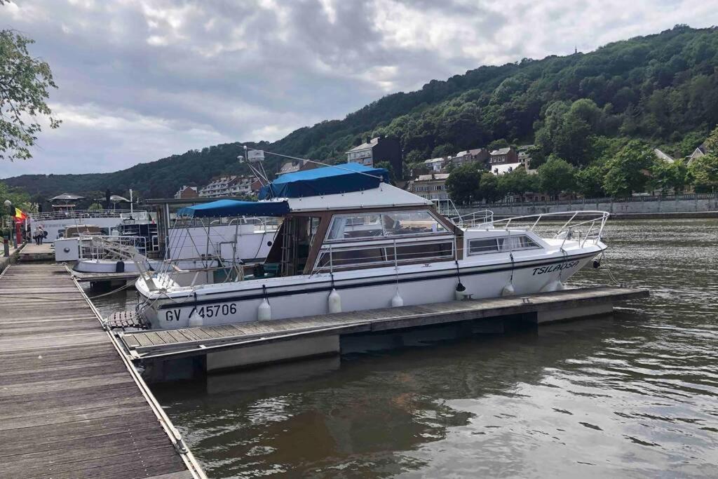 Hotel Bateau  Tsilaosa Au Coeur De Namur  Exterior foto